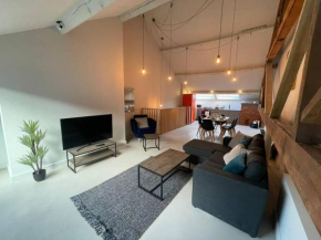 Preston Apartment by Mia Living Cool loft apartment with parking